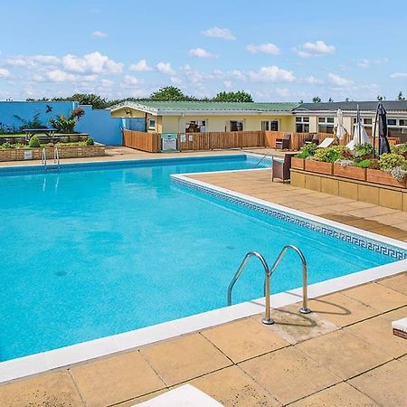 Ocean Heights Holiday Park New Quay  Buitenkant foto