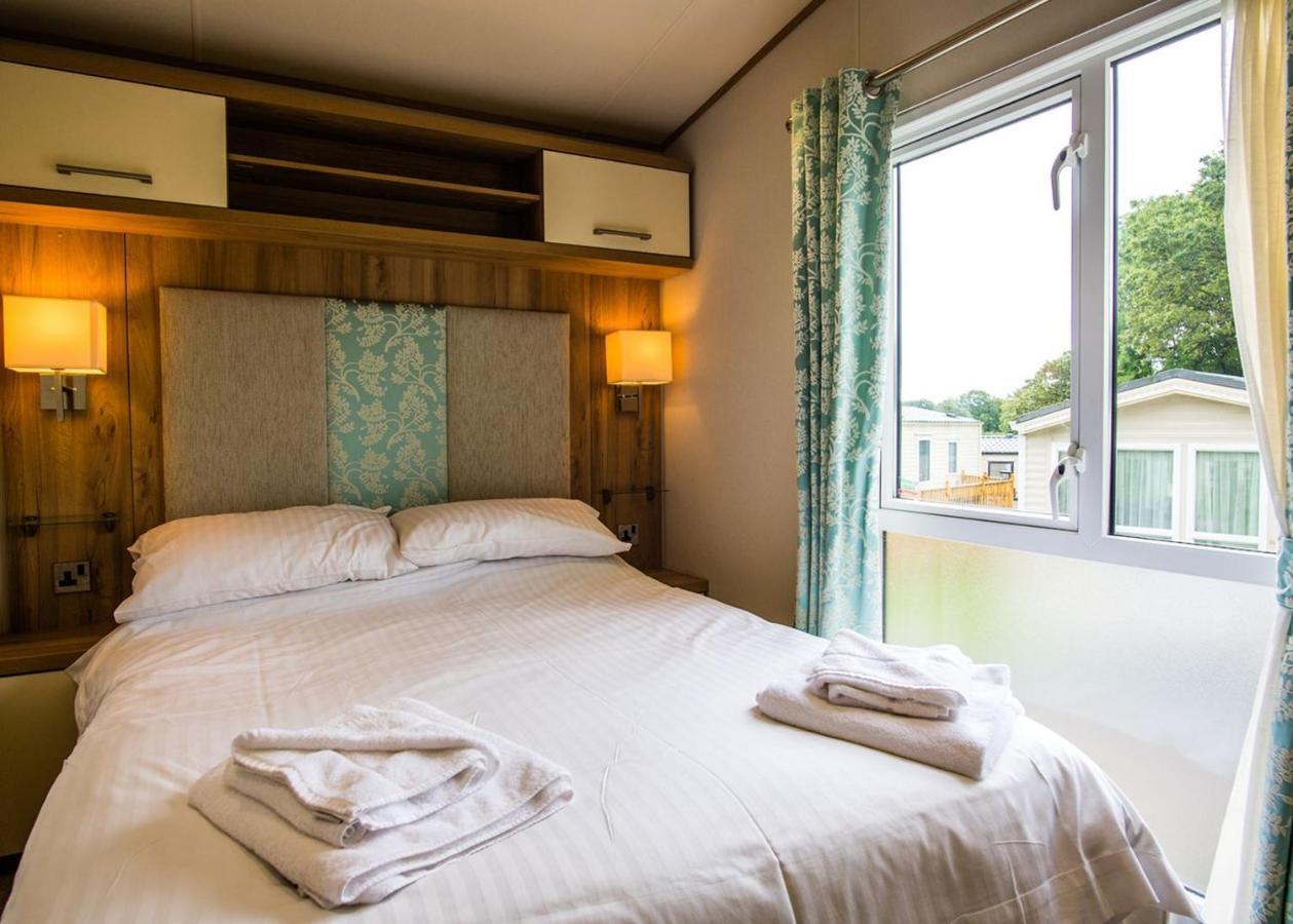 Ocean Heights Holiday Park New Quay  Buitenkant foto