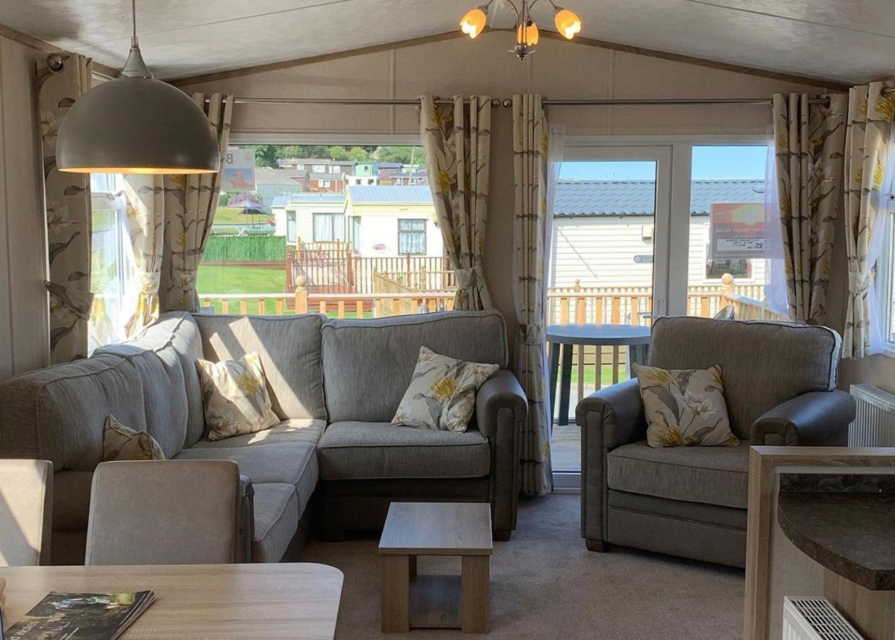 Ocean Heights Holiday Park New Quay  Buitenkant foto