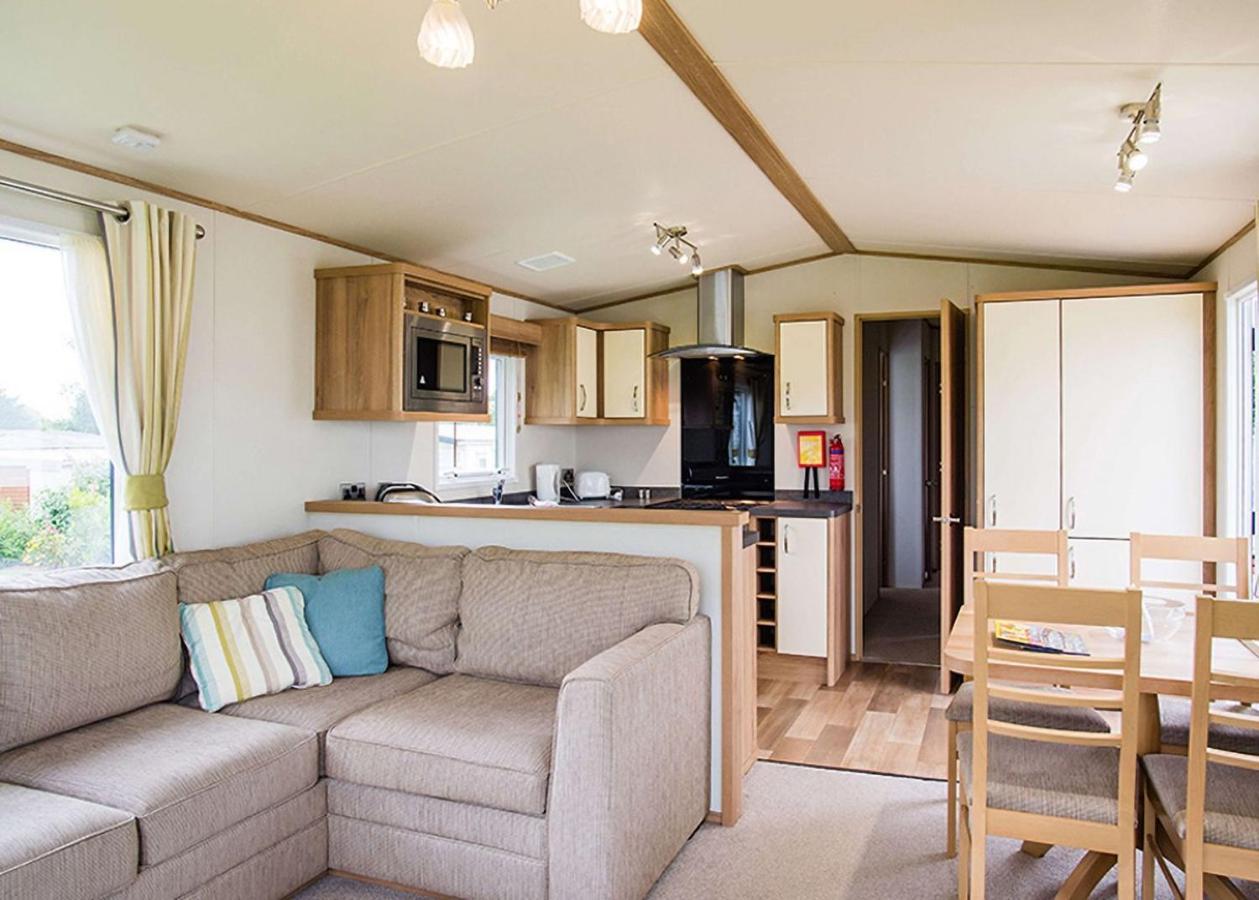 Ocean Heights Holiday Park New Quay  Buitenkant foto