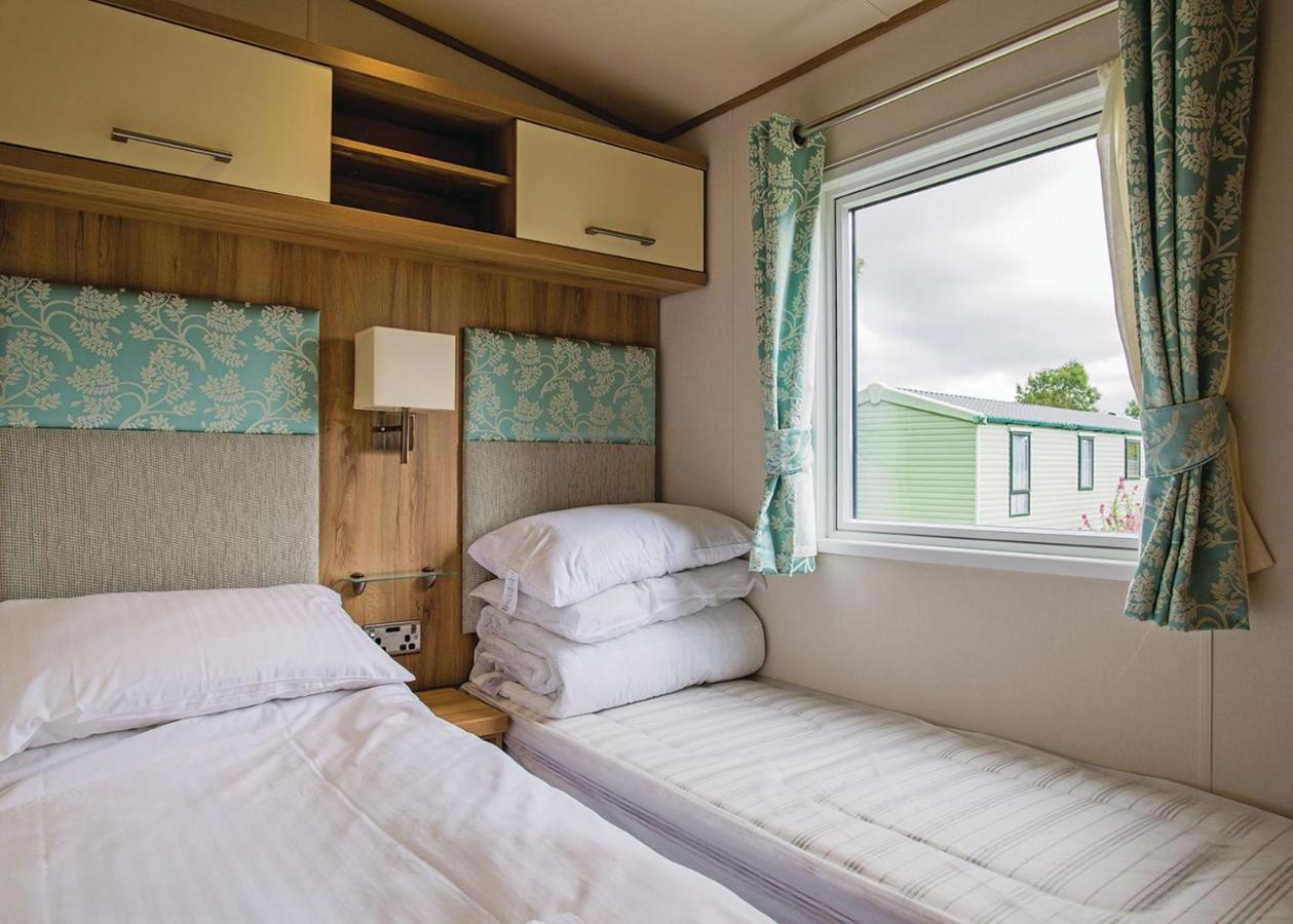 Ocean Heights Holiday Park New Quay  Buitenkant foto
